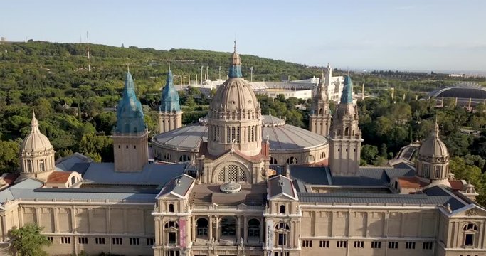 Aerial approach Palau Nacional & Museu Nacional d'Art Catalunya, Barcelona