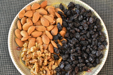 bowl of mixed nuts and raisins