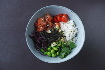 Fototapeta na wymiar salad bowl with salmon, tomatoes and beans