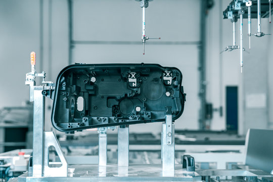 accurate 3d measurement of plastic castings on a modern machine for the automotive industry, computer controlled, program industry 4.0