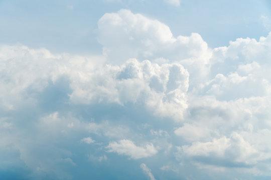 Beautiful spring cloudscape © Anatoly Vartanov