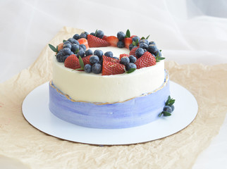 cheesecake with berries