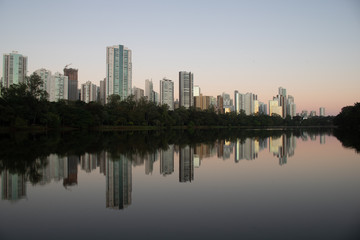 Fototapeta na wymiar Londrina skyline at sunset