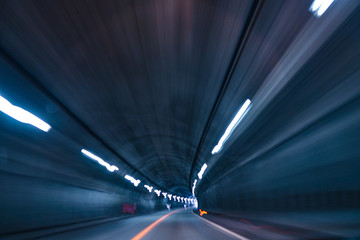 トンネルのイメージ（長時間露光）