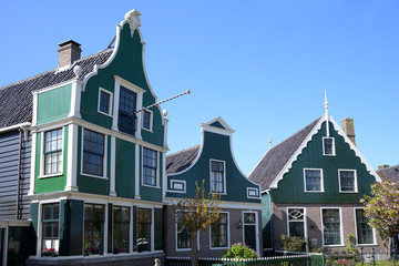 Fototapeta na wymiar Traditional dutch houses on the Zaanse Schans
