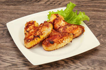 Roasted chicken wings with spices