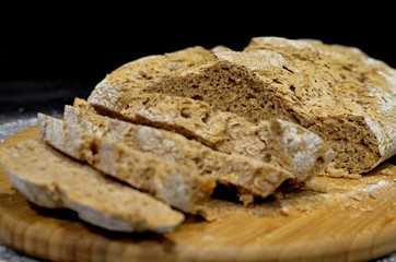 chleb
piekarnia
domowa piekarnia
mąka
wypieki
kromka chleba
kromki chleba
kuchnia
piekarnik
chleb razowy