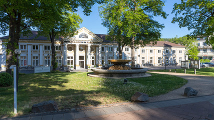 Fototapeta na wymiar Historisches Thermalbadehaus in Bad Neuenahr