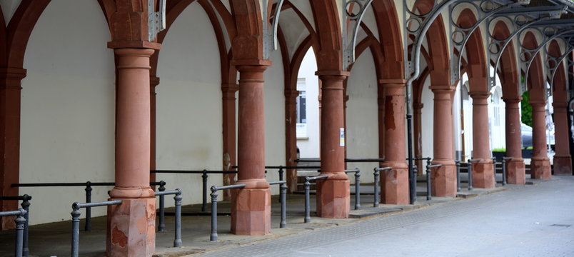 Historischer Arkadengang der Marktlauben
