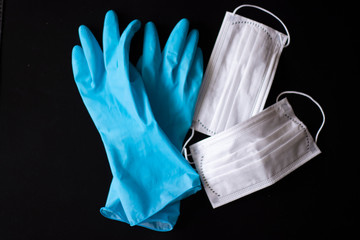 mascarilla médica y guantes de goma, protección contra virus