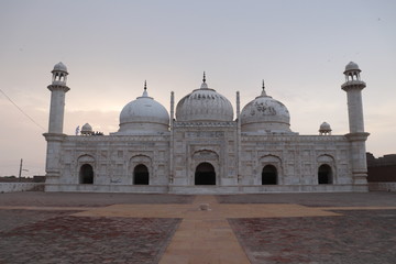 Fototapeta na wymiar Sadiq or Shahi Mosque at Bahawalpur.