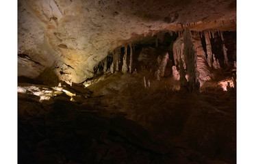 Fototapeta na wymiar inside cave