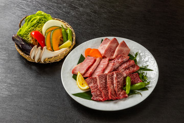 和牛で焼肉　Japanese style luxury grilled beef