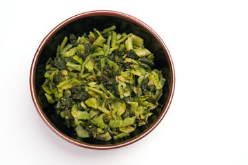 皿に入った高菜の漬物