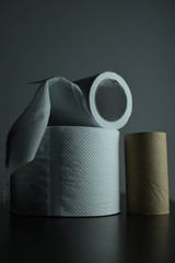 rollos de papel apilados papel higienico de baño 