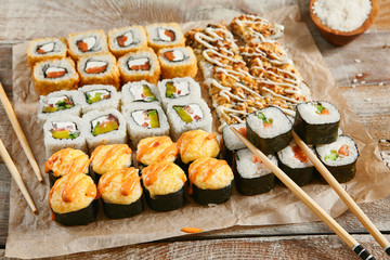 Tasty Roll set with chopsticks