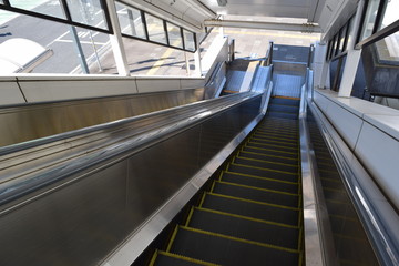 エスカレーター 鉄道駅構内