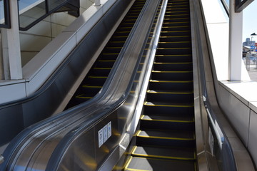 エスカレーター 鉄道駅構内