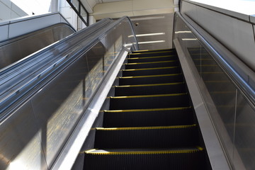 エスカレーター 鉄道駅構内