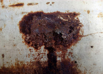 The surface of the steel plate is rusted