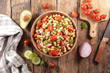 chickpea salad with tomato and avocado