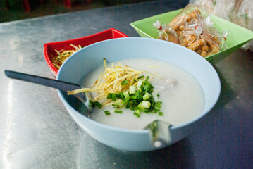 タイのカオサン通り界隈で食べられる代表的なタイ料理