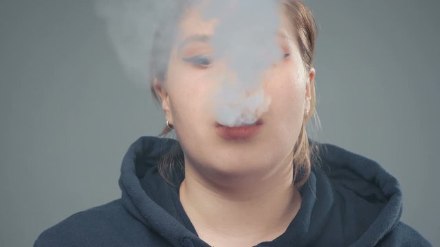 Video of young stout woman with vape