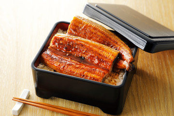 うな重　Japanese grilled eel served over rice a lacquered box
