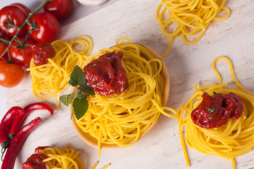 spaghetti pasta with tomatoes sauce