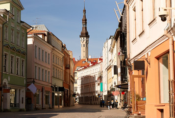 Fototapeta na wymiar architecture and urban concept - empty street of Tallinn city old town