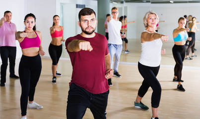 Fototapeta na wymiar active men women posing in fitness studio