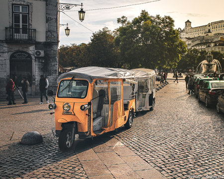 Tuc Tuc na pra&ccedil;a do Rossio em Lisboa