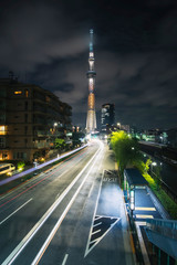 Naklejka premium Oświetlenie Mauzoleum Tokyo Sky Tree. Wiązka laserowa samochodu.