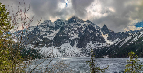 Wiosenne Morskie Oko w Tatrach © slawjanek