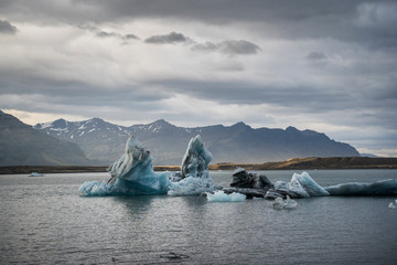 J&ouml;kuls&aacute;rl&oacute;n glacier lagoon