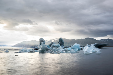 J&ouml;kuls&aacute;rl&oacute;n glacier lagoon