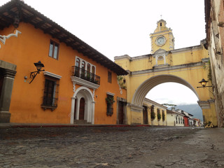 Brama antycznego miasta  Antigua w Gwatemali na Jukatanie