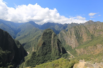Fototapeta premium Mountains around the old city of Machu Picchu