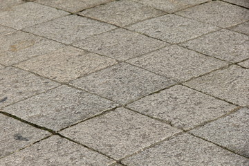 正方形の石材を並べた石畳