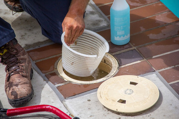 Pool cleaner changing filter