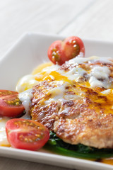 豆腐のハンバーグ。縦撮影
