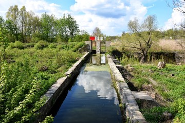 Fototapeta premium The inscription Buky with a red heart over the dam near the canyon. Nature reserve. Sights of Ukraine. Domestic tourism. granite canyon Buki Cherkasy region, Ukraine. Ukrainian landmarks. 