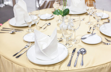 white napkins folded on plates