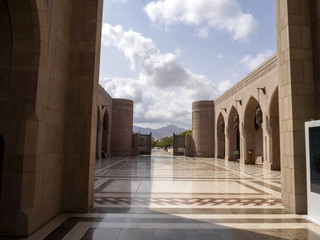Obraz premium Spacious courtyard, Sultan Qaboos Grand Mosque, Muscat Oman