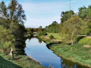 Natur; Landschaft; Blumen; Bäume; See; Weiher; Himmel; 