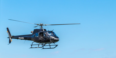 Close up de helicóptero da polícia
