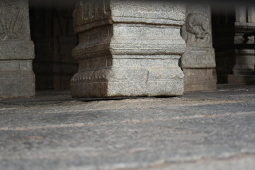 Hangling pillar at Veerabhadra Temple, Lepakshi, Karnataka,  India 