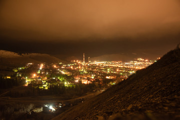 Obraz premium mountain town at night