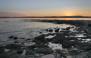 Obraz premium Sunset on the rocky beach of the Adriatic Sea, Medulin, Croatia