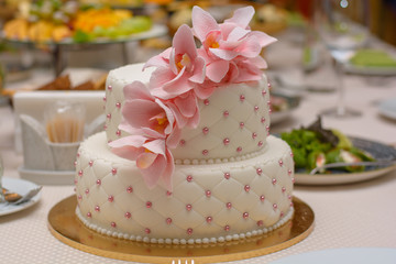 Obraz na płótnie Canvas Wedding details cake flowers bouquet rings 